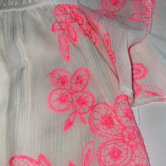 AQUA BLOOMINGDALES HOT PINK AN OFF WHITE EMBROIDERED ROMPER WITH POCKETS BARBIE - Picture 7 of 10